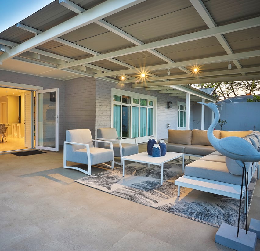 HF_Article_Whats the Best Fabric for a Coastal Home_ We Put It to the Test_Dec2025_Image02